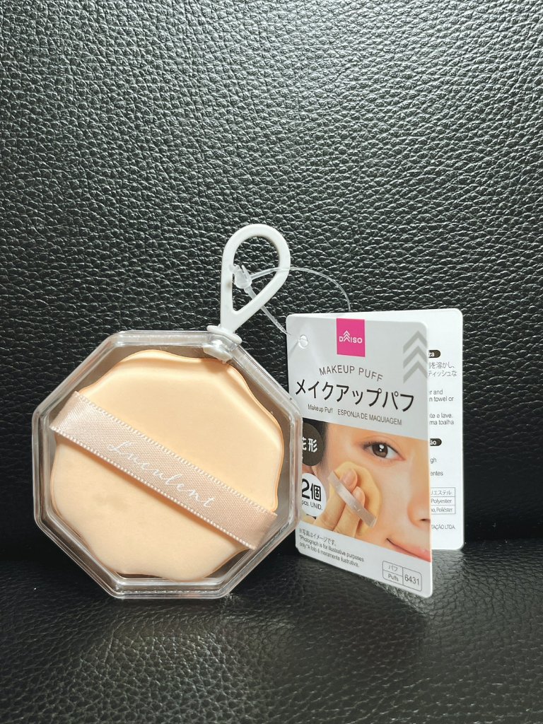メイクアップパフ（花形、２個、専用ケース付）/DAISO/パフ・スポンジを使ったクチコミ（3枚目）