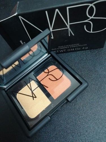 ※目の写真注意

#NARS
#デュオアイシャドー #MEDITERANEE

これはずっと欲しかったのでネットでポチりました😳💕👍

すごくグラデーションしやすく、発色も素晴らしい！！キラキララメ感も