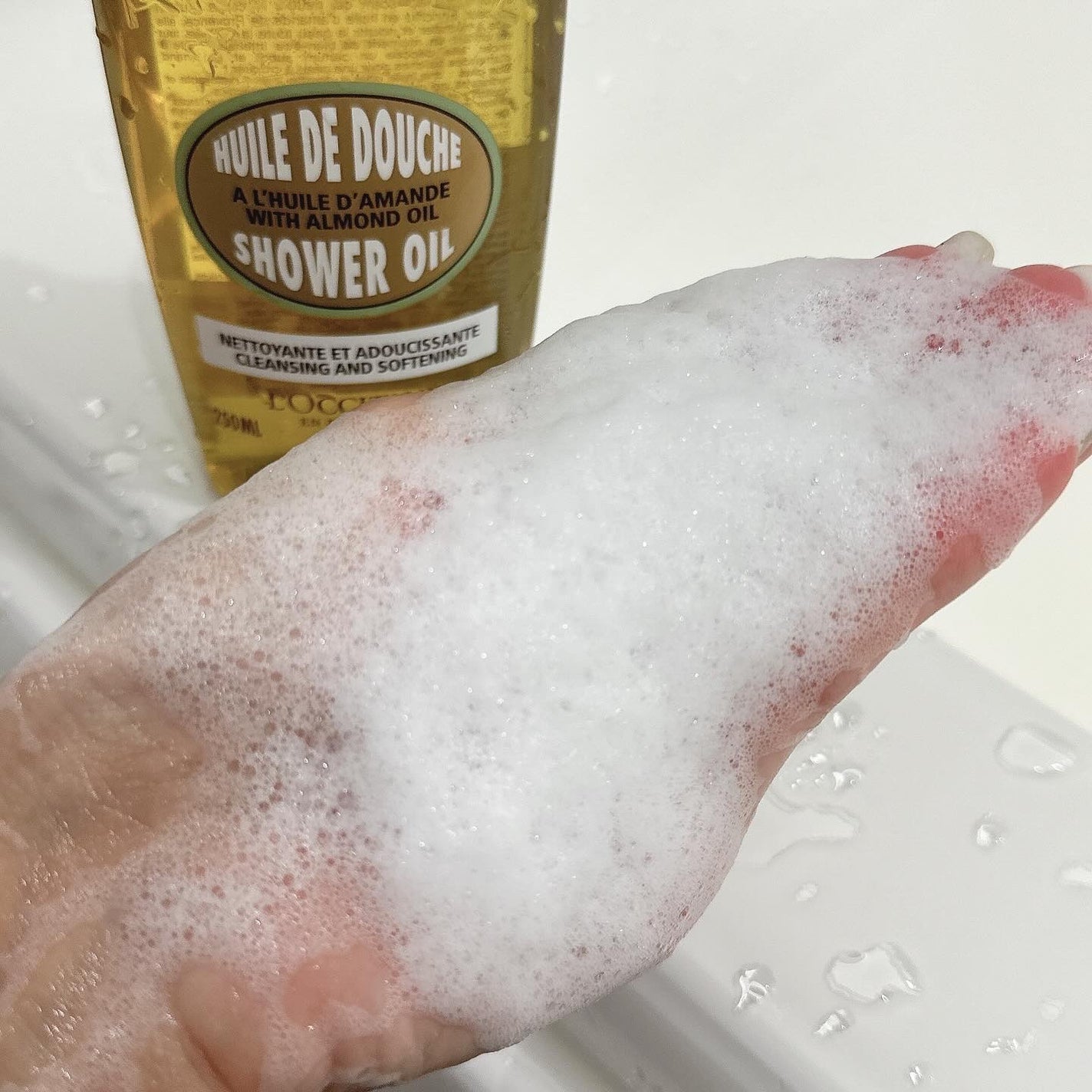アーモンド モイスチャライジングシャワーオイル/L'OCCITANE/ボディソープを使ったクチコミ(3枚目)