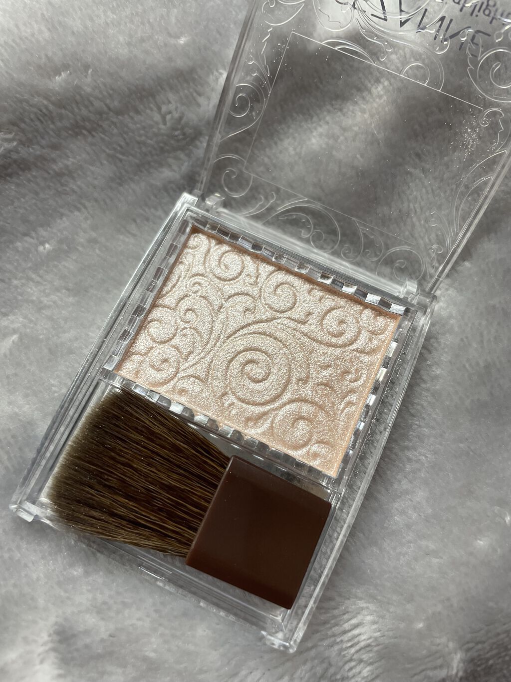 【CEZANNE　パールグロウハイライト】

　01　シャンパンベージュ

大人気のプチプラハイライト！！

ずっと気になってて購入してみました！！

口コミ通りに質感もなにもかも良かったです🥺

プチプラなのでぜひ使ってみてください！！