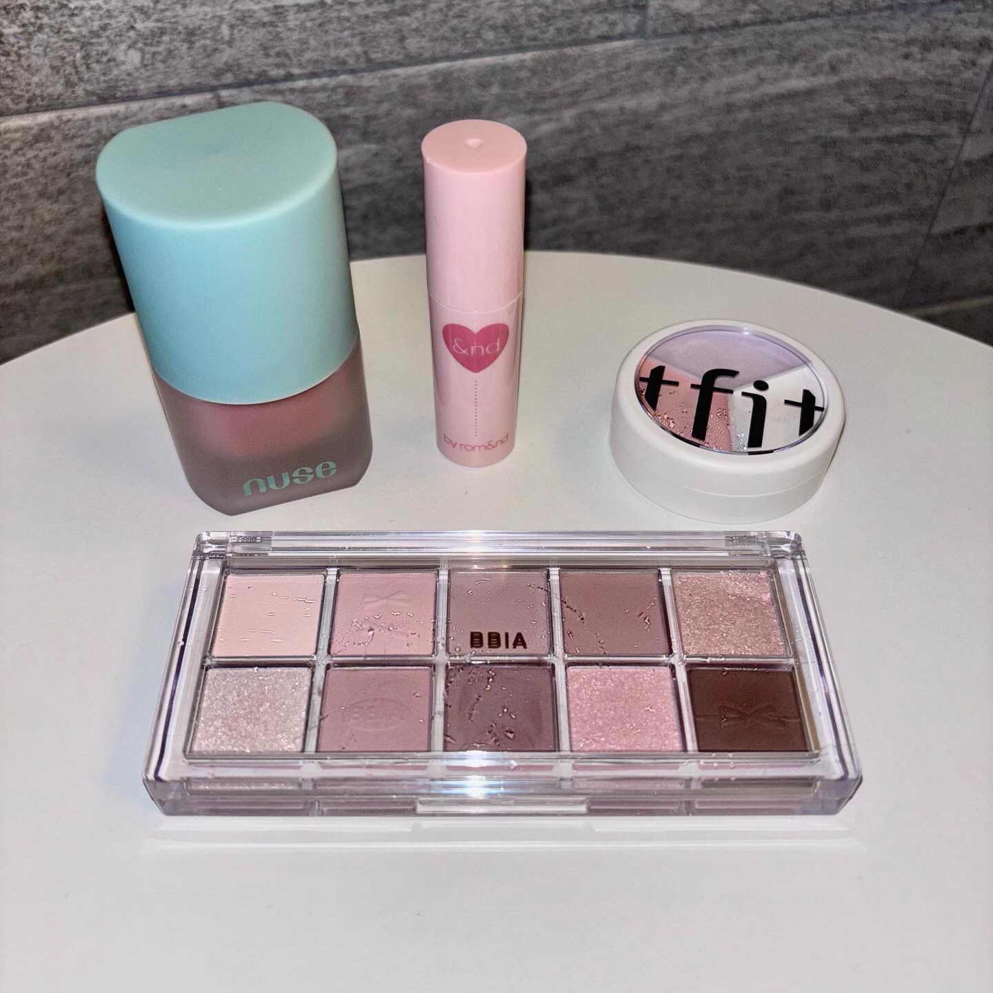 アンドバイロムアンド　グラッシーボムティント/&nd by rom&nd/リップティントを使ったクチコミ（2枚目）