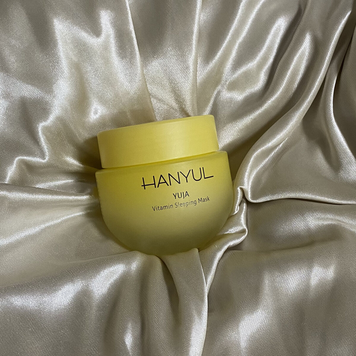 🍊ハンユル 月光ゆずスリーピングマスク🍊

ゆず6個分のビタミンたっぷり🧡
肌トーン、角質、乾燥を一気に改善してくれるスリーピングマスク💛

これをたっぷり塗って寝ると次の日お肌が元気になる感じがします💪

しかもしっかり保湿して