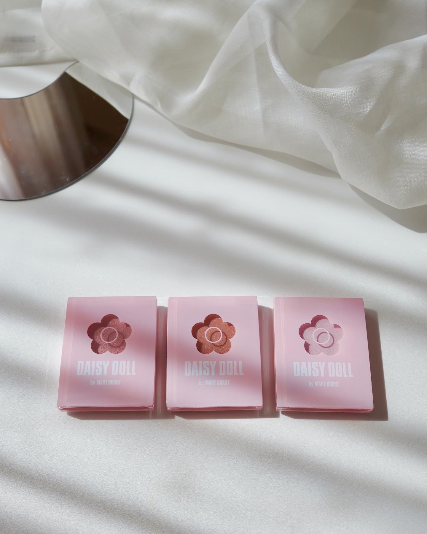 パウダーブラッシュ/DAISY DOLL by MARY QUANT/パウダーチークを使ったクチコミ（2枚目）