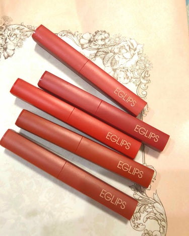 EGLIPSのMUSE IN VELVET LIPSTICKです。
上からV001、V002、V003、V004、V005

qoo10 で5本セット2500円で購入。
マットリップだけど細めなので簡単