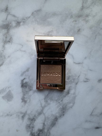 ルナソル モノアイカラーレーション 03 Mirror Ash/LUNASOL/単色アイシャドウを使ったクチコミ(2枚目)