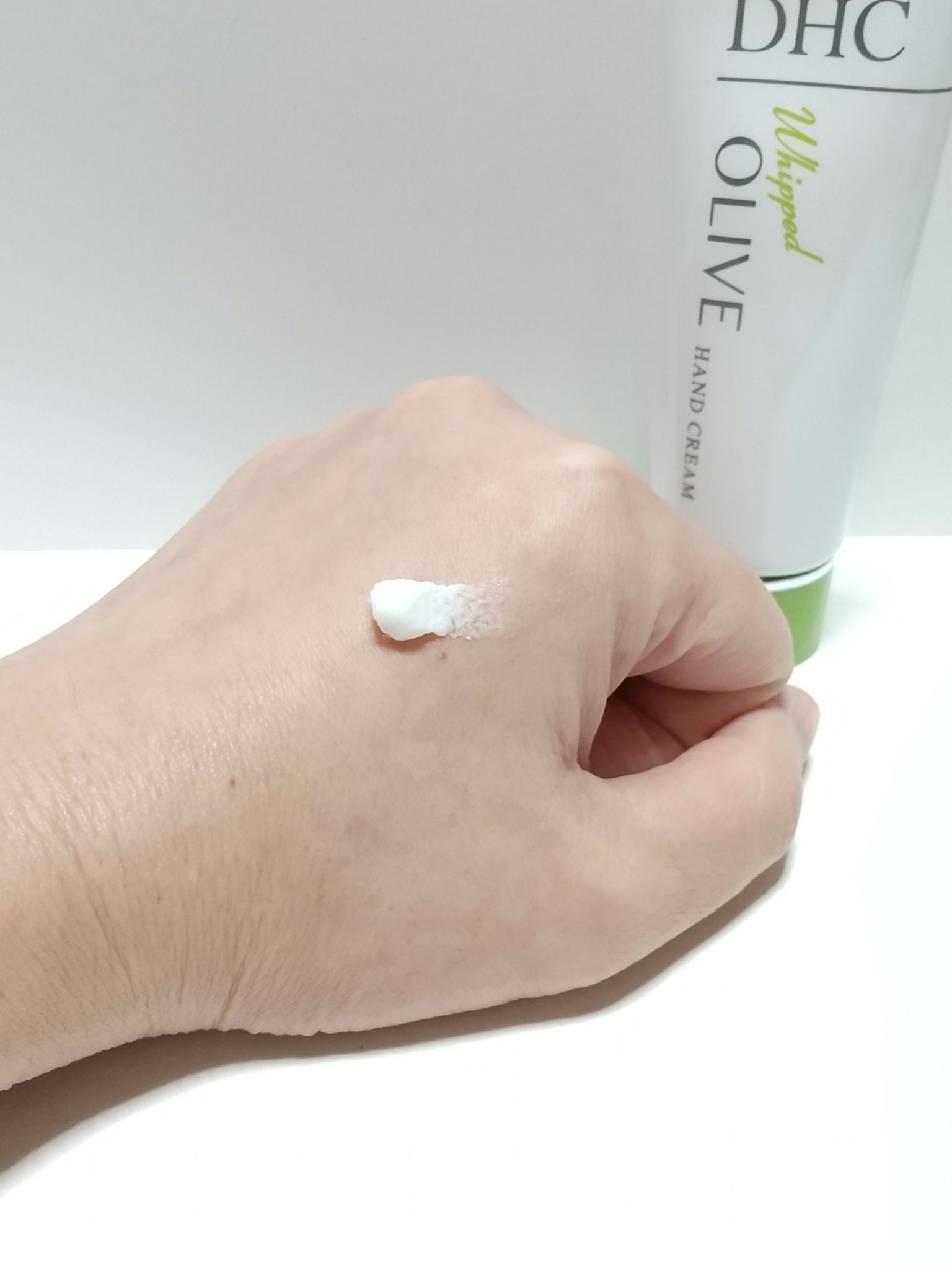 オリーブ ホイップ ハンドクリーム 45g/DHC/ハンドクリームを使ったクチコミ（2枚目）