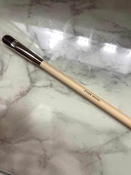 ETUDE マイビューティーツール111 コンシーラーブラシのクチコミ「エチュードの店員さんにメイクをしてもらった時にすごく気になったので購入!
指でぼかすより細か.....」(1枚目)