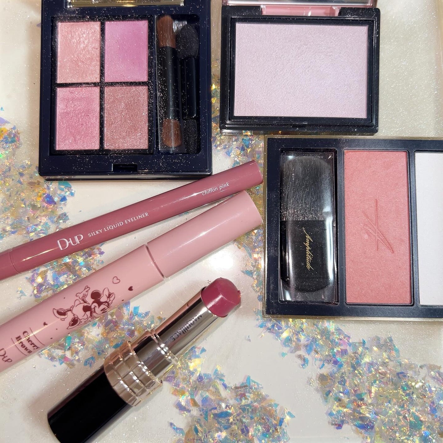 Joe on LIPS 「青みピンクメイク🩷全部青みにすると暗くなるから、チークだけちょ..」(1枚目)