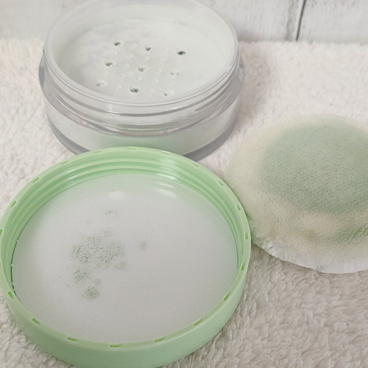 フィニッシングパウダー モイストC 769 クリアグリーン/チャコット・コスメティクス/ルースパウダーを使ったクチコミ（2枚目）