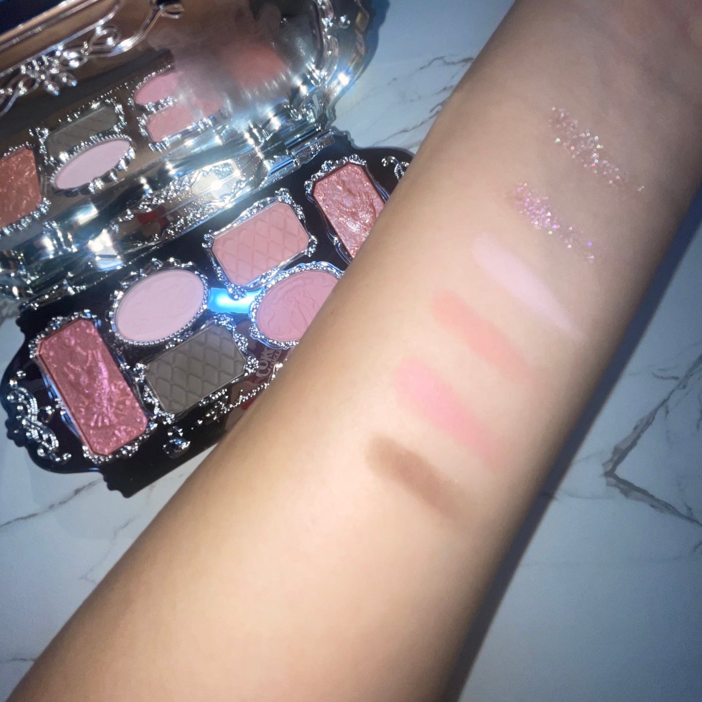 フラワーノーズスワンバレエシリーズ アイシャドウパレット/FlowerKnows/アイシャドウパレットを使ったクチコミ(4枚目)