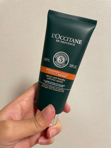 L'OCCITANE　ファイブハーブス リペアリングヘアミルクセラム

友人からプレゼントでいただきました。

使い心地としてはドライヤー前に髪につけてもベタベタせず、手にも残らないのですごく気に入って