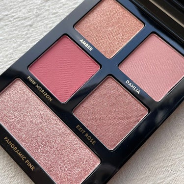 BOBBI BROWN パノラミック ピンク アイシャドウ パレットのクチコミ「BOBBI BROWN
パノラミック ピンク アイシャドウ パレット✨
 
オンライン限定発売.....」（2枚目）