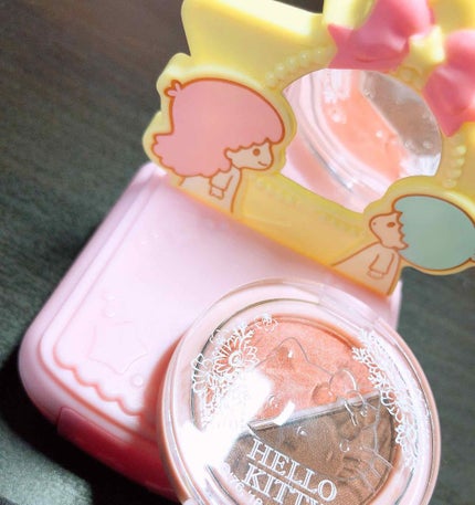 パウダーアイシャドウ ブルーミングキティ/DAISO/アイシャドウパレットを使ったクチコミ(1枚目)