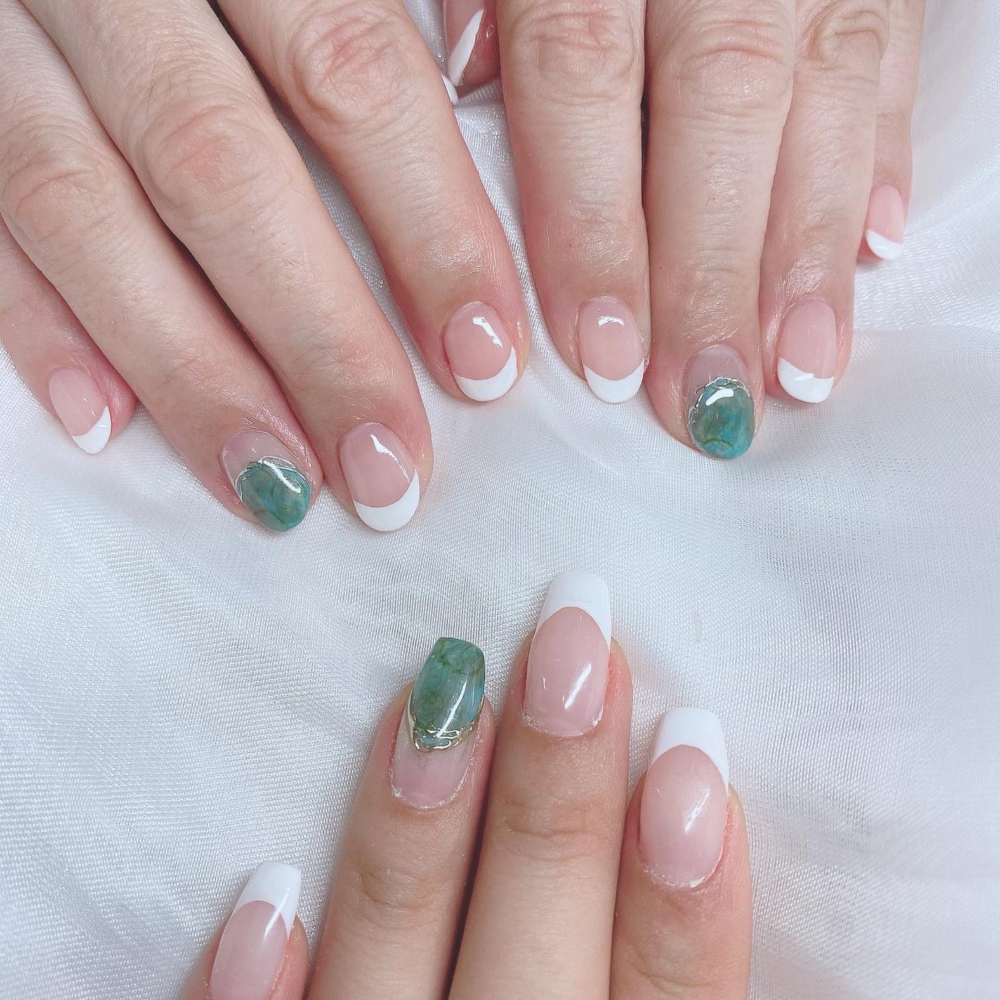 kanna on LIPS 「・・・フレンチ×ターコイズ🤍💚いつもマイネイルのおそろいありが..」(3枚目)