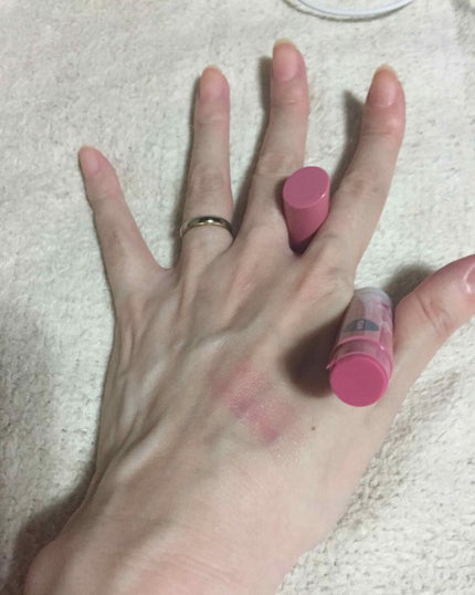 モイストピュアカラーリップ/ニベア/リップクリームを使ったクチコミ(2枚目)