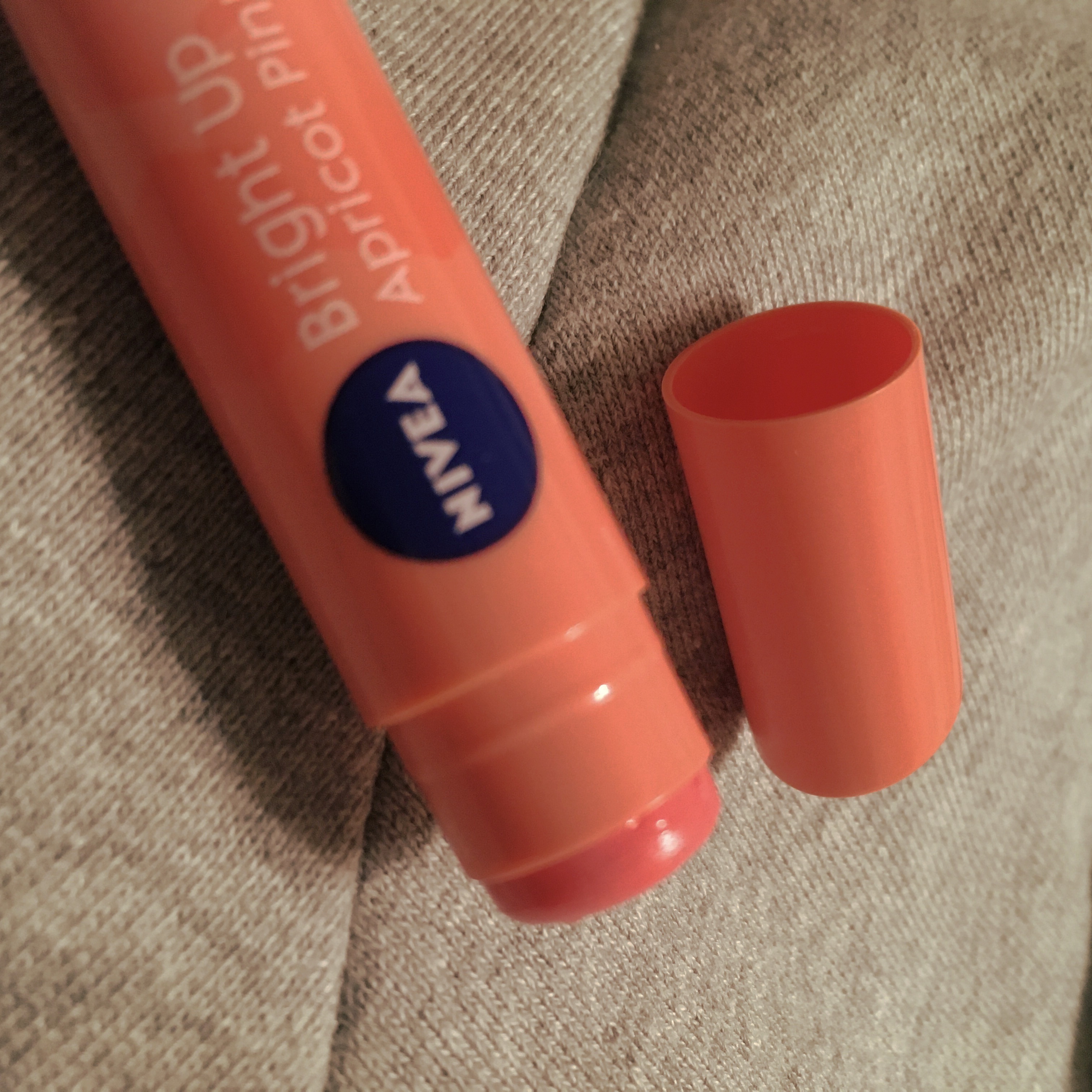 モイストピュアカラーリップ/ニベア/リップクリームを使ったクチコミ（1枚目）