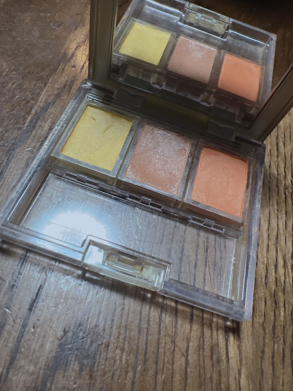 くぅたん on LIPS 「アイカラー✨#リピアイテム#あざとメイク#1軍アイテム#バレン..」(1枚目)