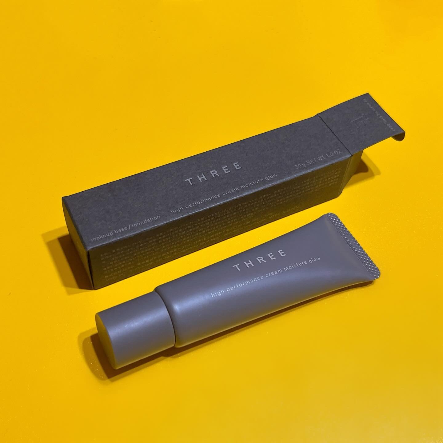 THREE ハイパフォーマンス モイスチャーグロー　Chic Beat

この夏大活躍したウォンジョンヨのコントロールカラーでイエローの良さを再発見したので発売をたのしみにしてたんだけど、買ってからスムースオペレーターハイパフォーマンスクリ