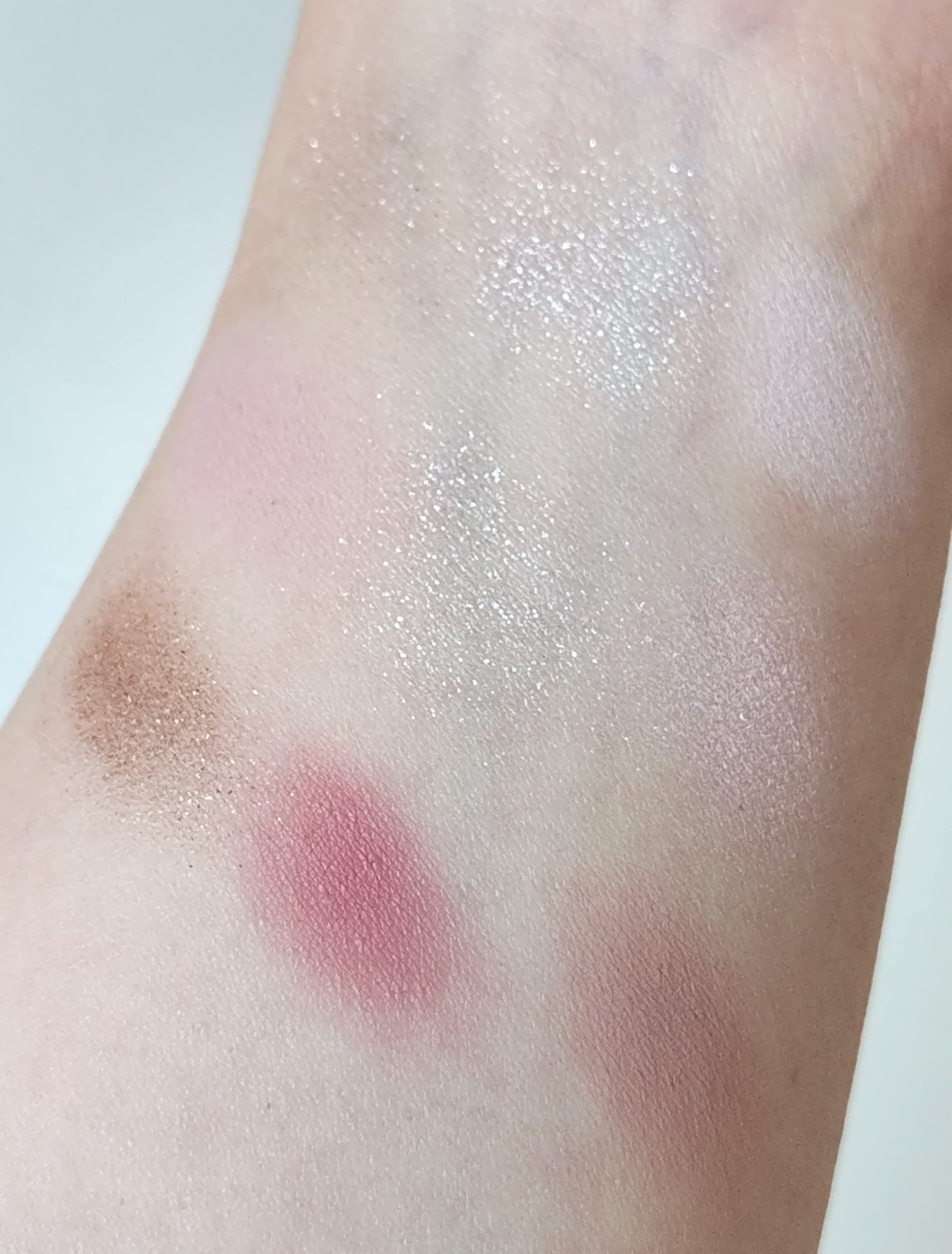 ＵＧＴ　ドットアイカラーパレット 04c　ベリー/U R GLAM/アイシャドウパレットを使ったクチコミ（3枚目）