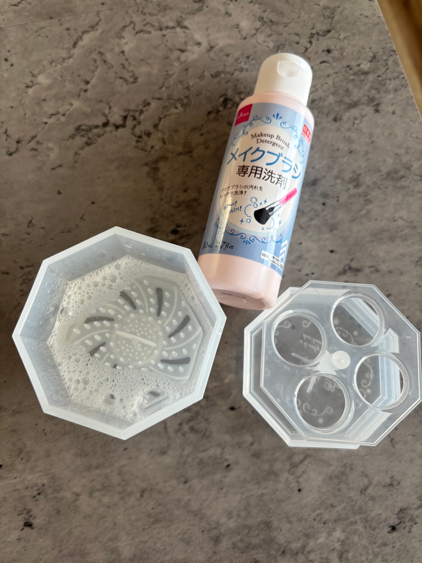 メイクブラシ専用クリーナー/DAISO/その他化粧小物を使ったクチコミ(2枚目)