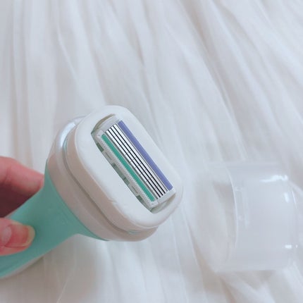 イントゥイション 敏感肌用 ホルダー (刃付き)+替刃1コ/イントゥイション/シェーバーを使ったクチコミ(4枚目)