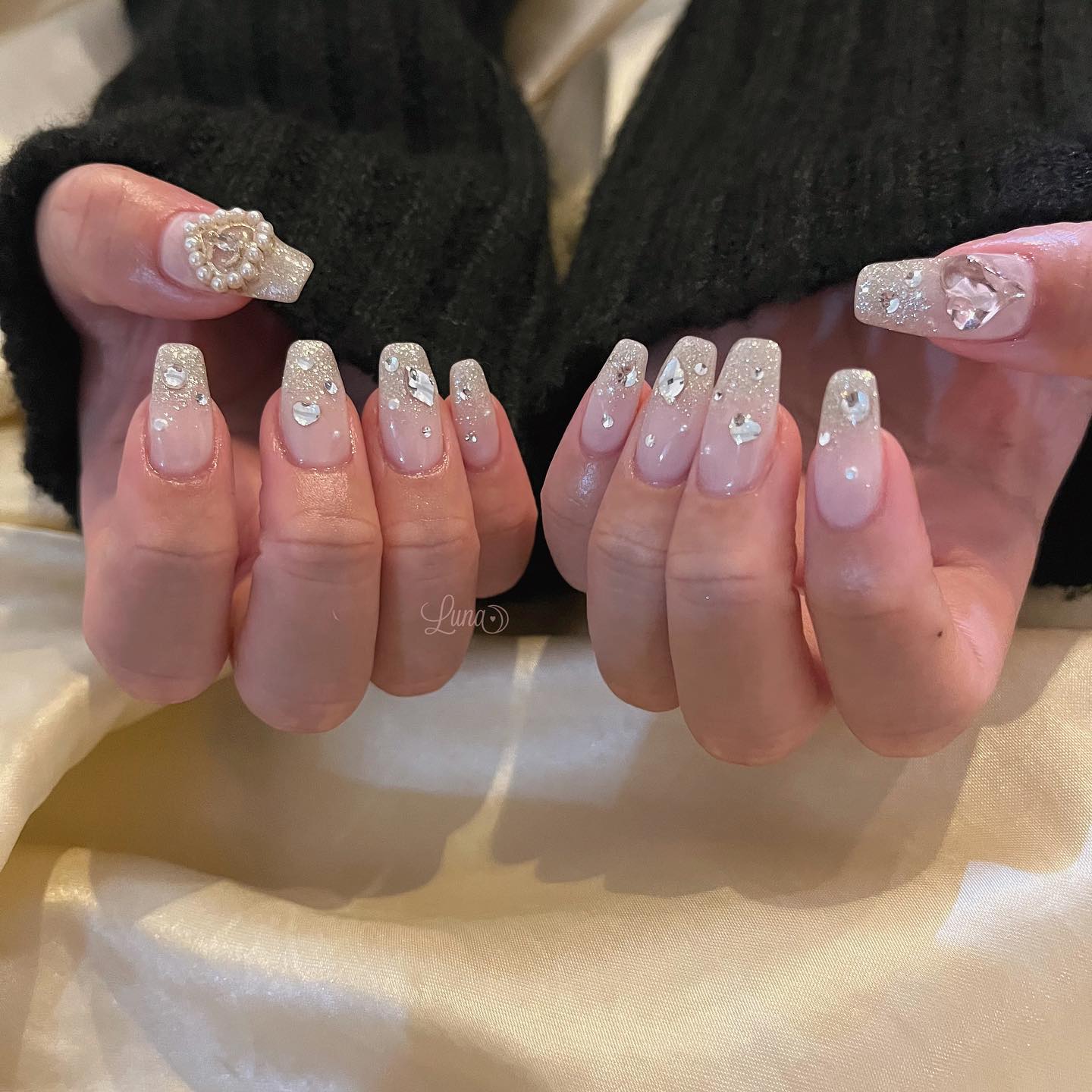 #ジェルネイル,#ワンカラーネイル,#ニュアンスネイル,#うるうるネイル,#ちゅるんネイル,#シンプルネイル,#パーツネイル,#透け感ネイル,#クリアネイル,#ぷっくりネイル,#ちぐはぐネイル,#韓国ネイル,#きらきらネイル,#うるつやネイル,#フレンチガーリーネイル,#ネイル,#冬ピンクネイル,#ラメグラネイルのネイルデザイン