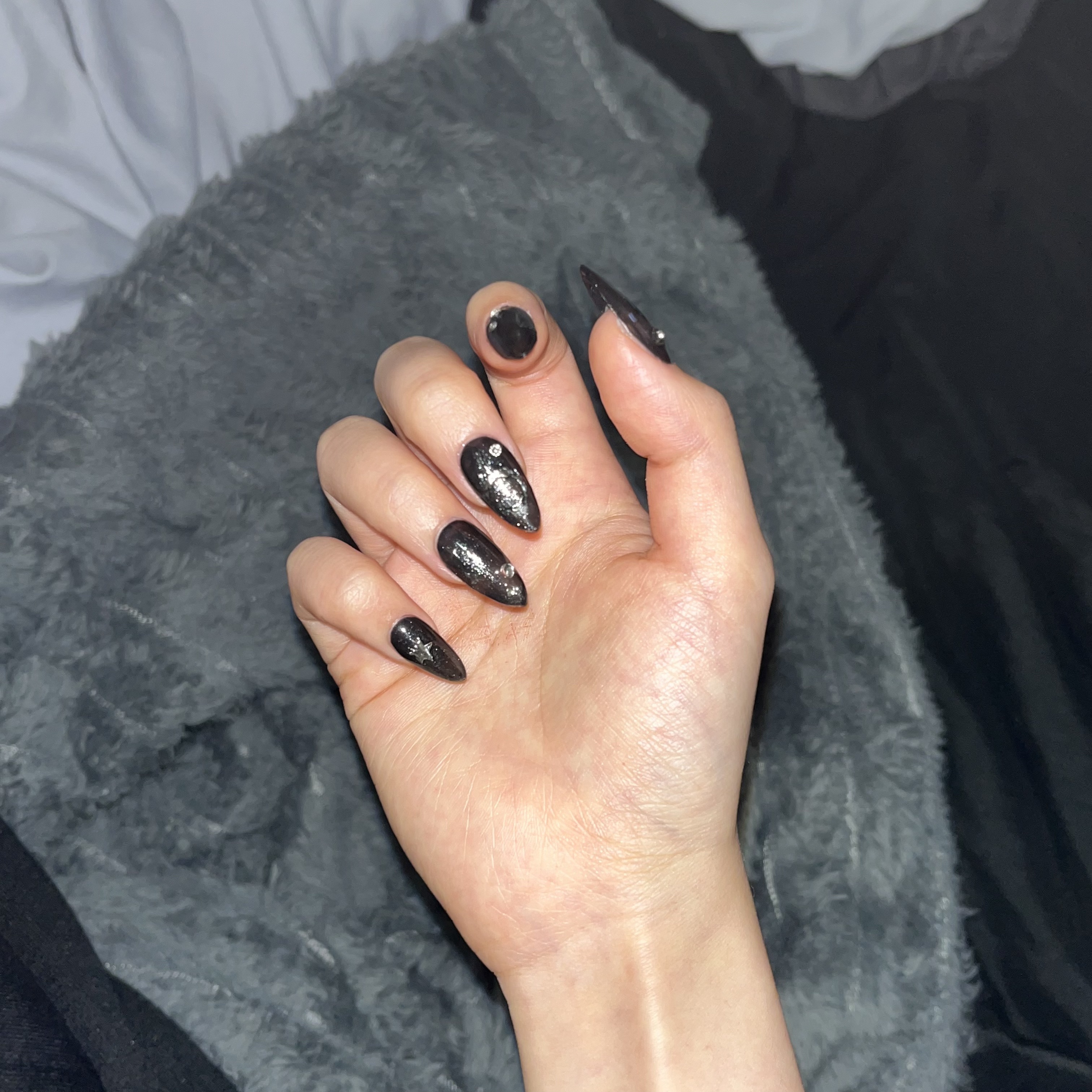 セルフネイル🖤✨
今回も可愛くできました💓
やり方は動画も出てるのでみてみてね✨