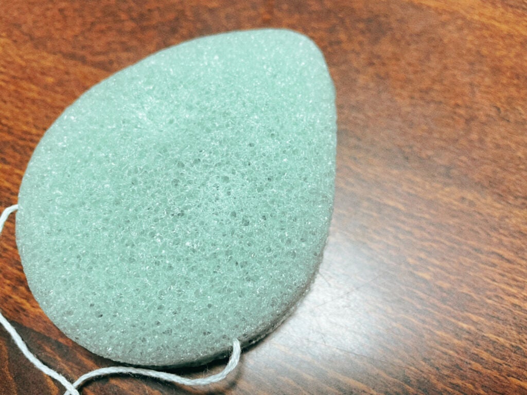 天然こんにゃくパフ/DAISO/その他スキンケアグッズを使ったクチコミ(2枚目)