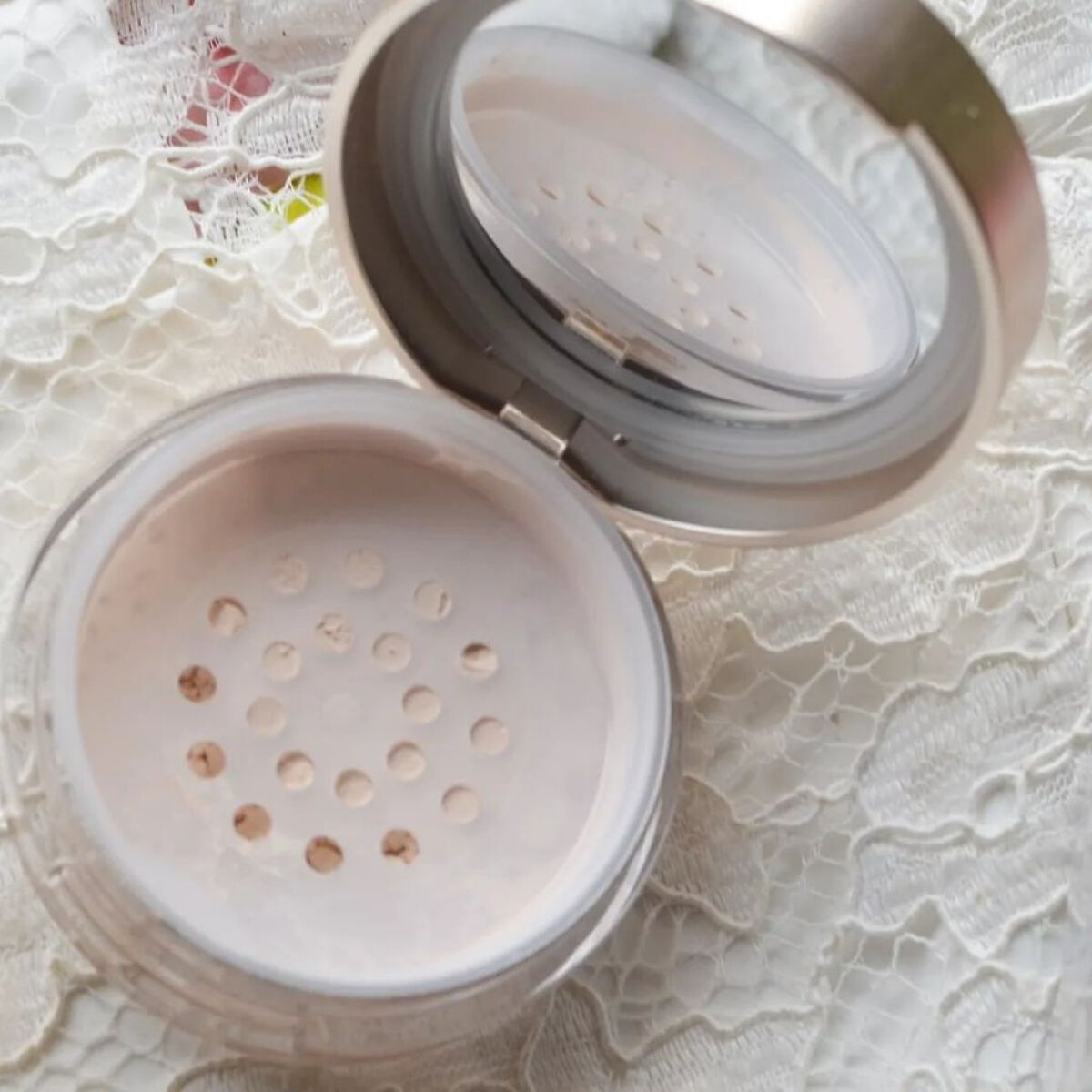 SC モイストパウダー/マーシュ・フィールド/ルースパウダーを使ったクチコミ（3枚目）