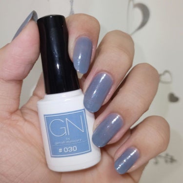 ジーエヌバイジーニッシュマニキュア GN by Genish Manicure

30 ラグーンというお色です。透け感があり、ほんのりくすんだライトブルーです。細かいパール？グリッターが入っていてとても