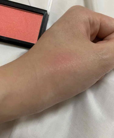 DAISO UR GLAM　DAILY CHEEK BLUSH（デイリーチークブラッシュ）　CO1

UG デイリーチークブラッシュ　CO-1

小さなラメがキラキラしているチークです^ ^

質感　
