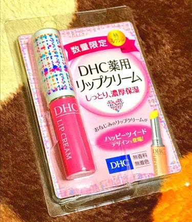 お次はコチラです⭐️

DHCの『薬用リップクリーム』✨

元々、荒れやすい唇みたいでティントとか長時間つけると確実に荒れてしまうんです😭
今みたいな冬の季節はガサガサにもなっていつもこまってしまうので