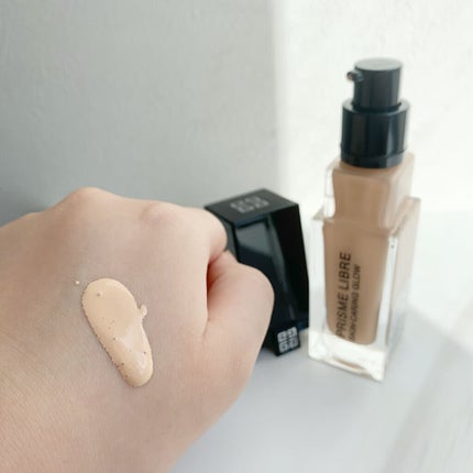 プリズム・リーブル・スキンケアリング・グロウ/GIVENCHY/リキッドファンデーションを使ったクチコミ(2枚目)