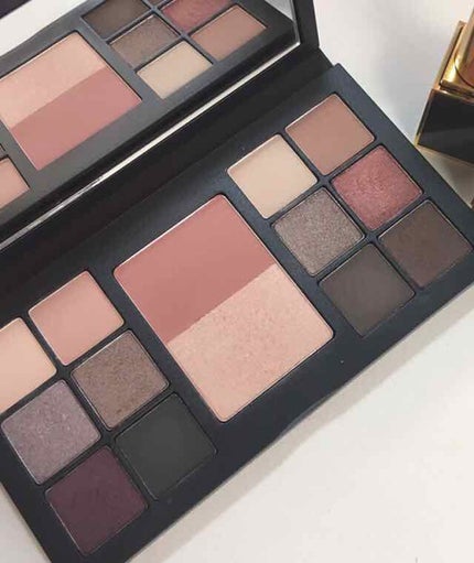 M・A・C クール パレット アイ アンド フェイスのクチコミ「この前のメイク🙃💓
macの限定パレットを使ってのメイク💄
ちょっとスモーキーなメイクに。.....」(2枚目)