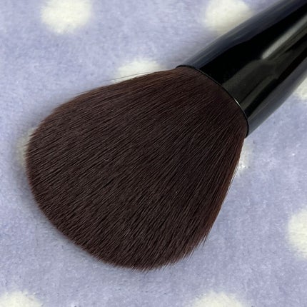 SUQQU フェイス ブラシのクチコミ「圧倒的ハイプライスのSUQQUフェイスパウダーブラシ!
お値段驚愕の33,000円!!!
はじ.....」(3枚目)