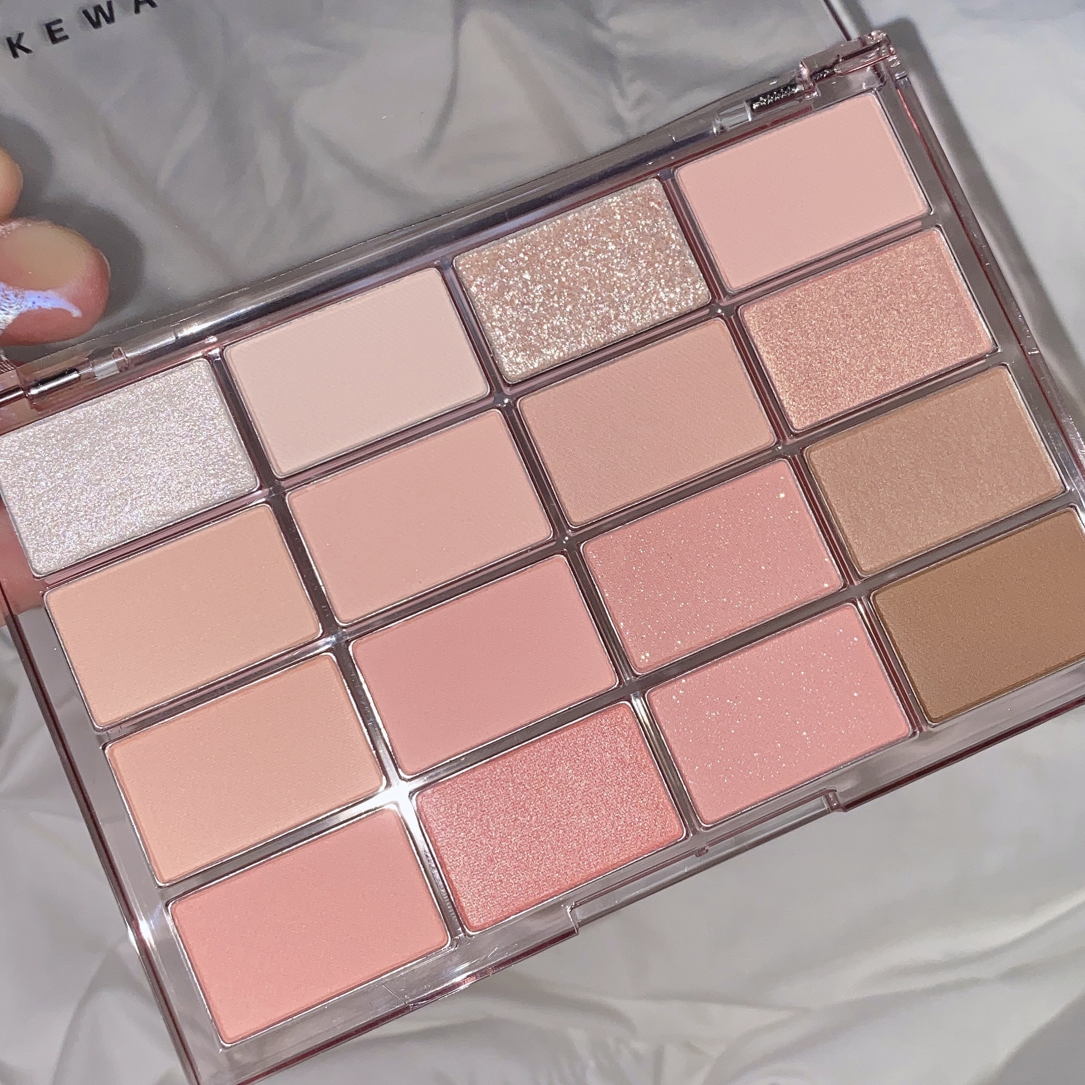 ソフトブラーリングアイパレット/wakemake/アイシャドウパレットを使ったクチコミ（2枚目）