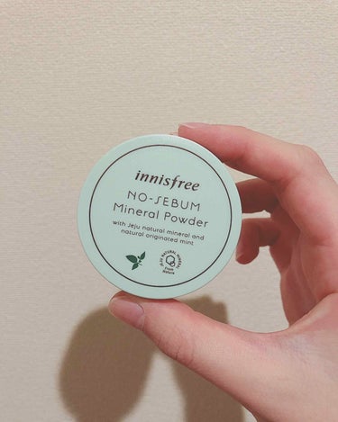 〝Innisfree ノーセバムミネラルパウダー〟


ずっと気になって欲しかった商品✨
やっと購入しました🤣



白くなりやすいというクチコミを目にしていたのでそこが気がかりだったのですが私は全く気