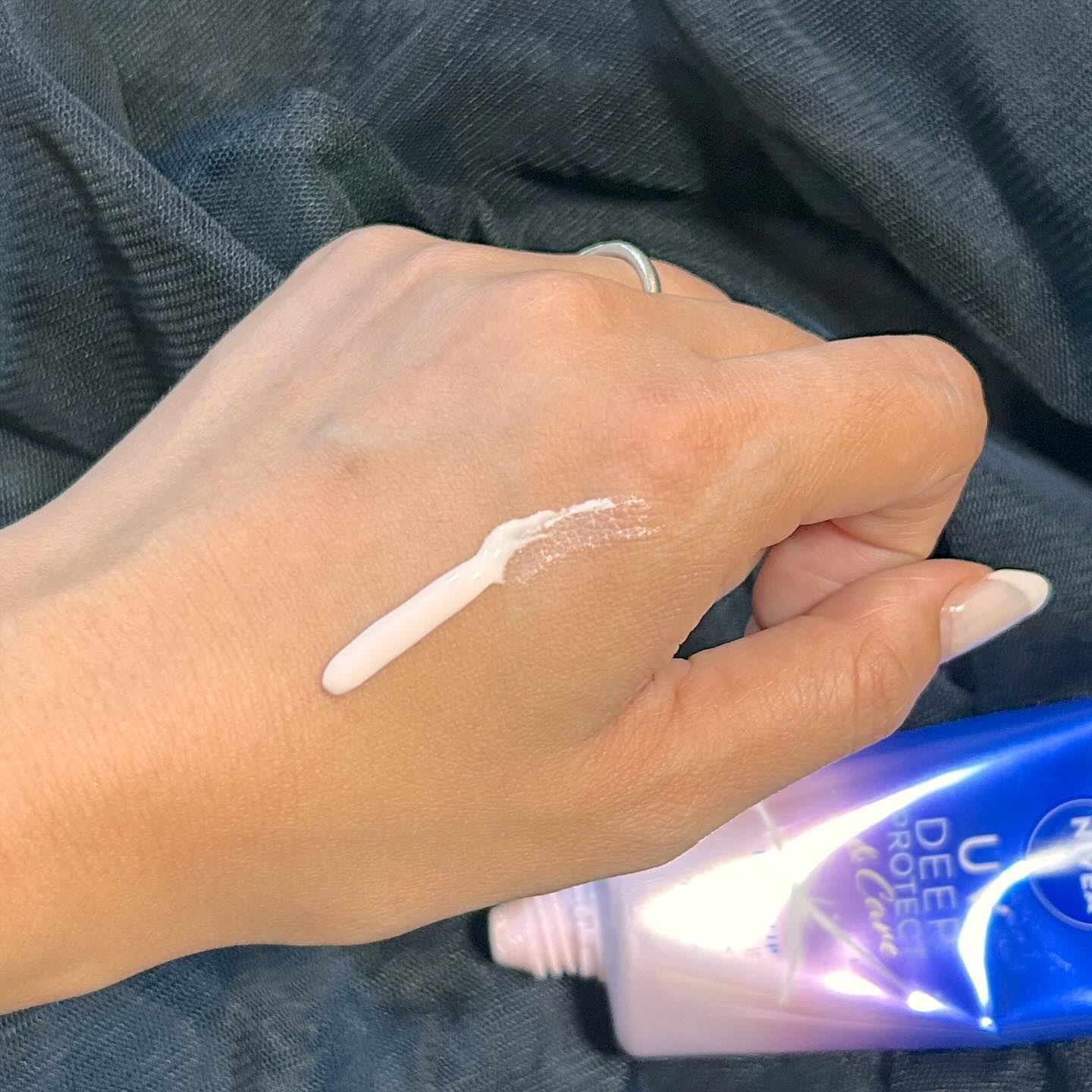 ニベアUV ディープ プロテクト＆ケア トーンアップ エッセンス/ニベア/日焼け止めローションを使ったクチコミ（2枚目）