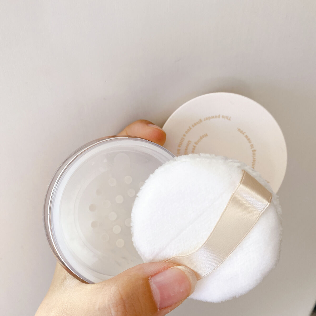 エージーデオ24 AG24  ビューティードレスパウダーのクチコミ「\エージーデオ24 AG24  ビューティードレスパウダー/

大人っぽく華やかな　フローラル.....」（3枚目）