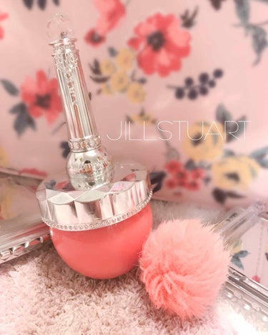 JILL STUART ルースブラッシュのクチコミ「🎀ルースブラッシュ🎀

とにかく見た目がかわいい🥺💕

ブラシ（？）が丸いのでピンポイントでふ.....」（1枚目）