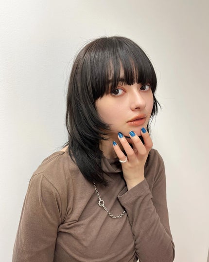 HARUNA on LIPS 「.顔周りのカット✂️.おしゃれにウルフカット💓.顔周りの切り方..」(5枚目)
