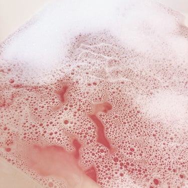 ラッシュ ベリークランブル（バブルバー）のクチコミ「LUSH
ベリークランブル

コスパ⚪︎
2回に分けると少し泡立ちが物足りないような気がします.....」（2枚目）