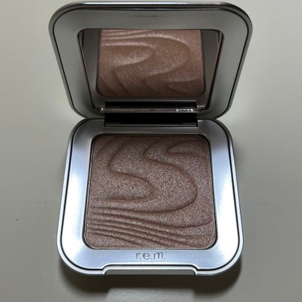 highlighter topper/r.e.m.beauty/プレストパウダーを使ったクチコミ(2枚目)