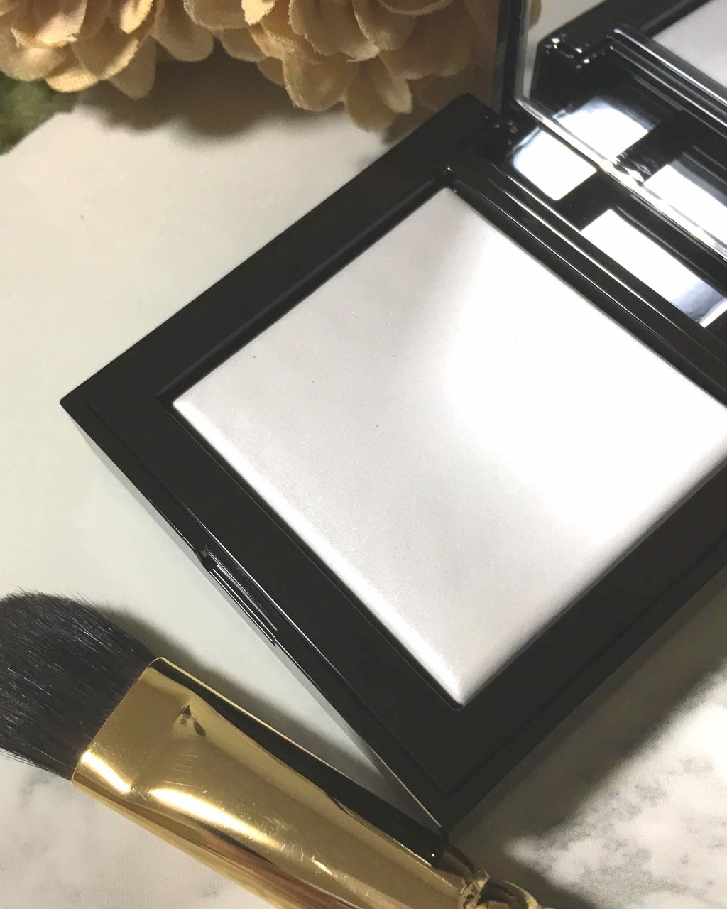 シークレット ブラーリング パウダー フォー アンダー アイズ/ローラ メルシエ/プレストパウダーを使ったクチコミ(3枚目)