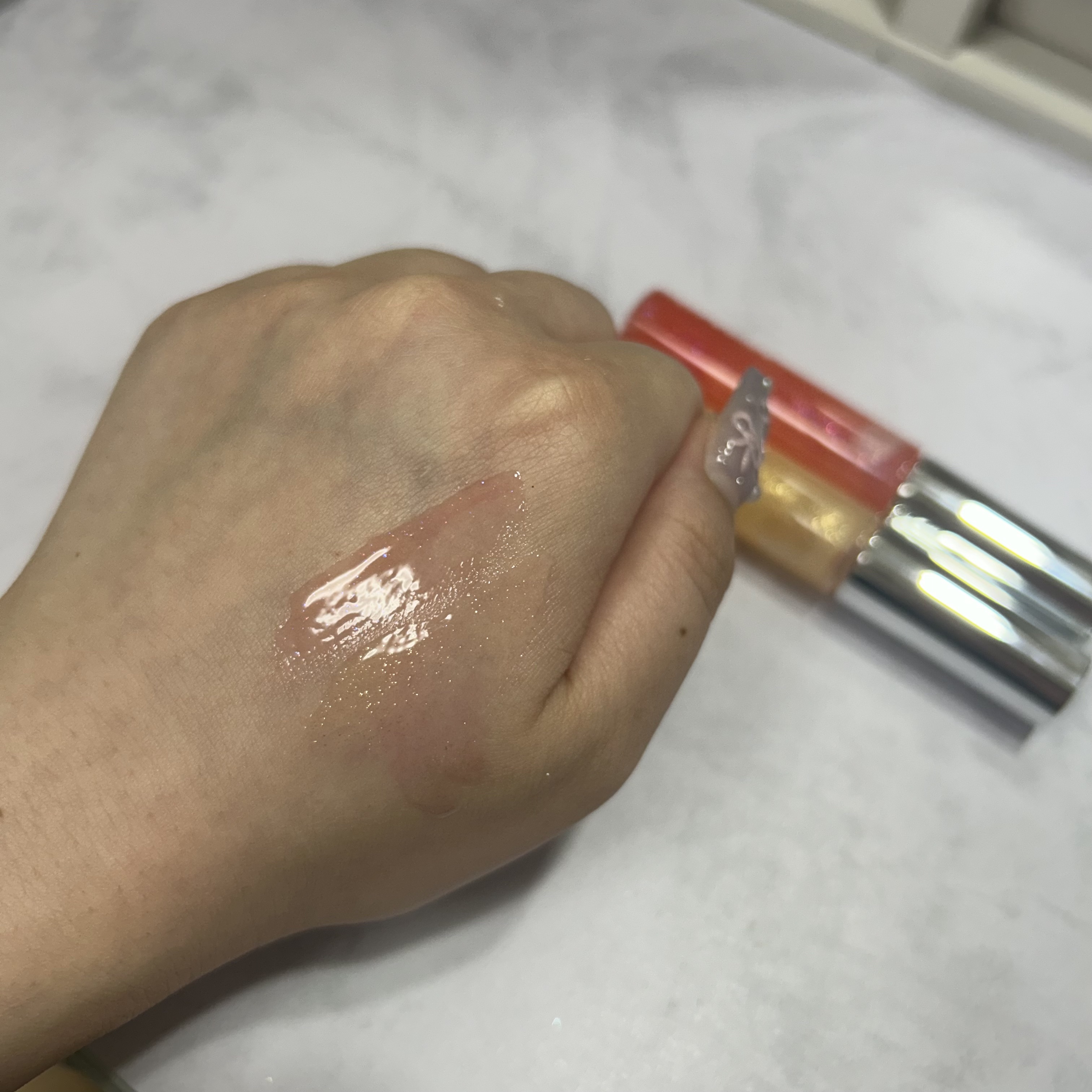 リップボム プランパーセラム 50 カンパリピンク/エリザベス/リッププランパーを使ったクチコミ（3枚目）