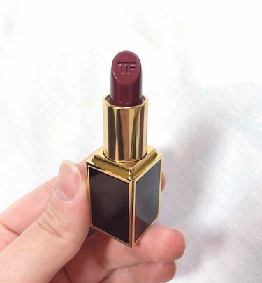 TOM FORD
ボーイズアンドガールズ　リップカラー
0TA  ジョーダン

購入してから半年経って、やっとおろしました。

重すぎないワインカラーです。サッと塗るだけでお上品な印象に。さすがトム様。