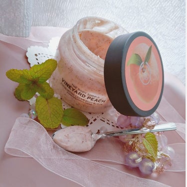 THE BODY SHOP ボディスクラブ ヴィンヤードピーチのクチコミ「🍑ザ  ボディショップ　数量限定　ボディスクラブ　ヴィンヤードピーチ 250ml 2700円🍑.....」（1枚目）