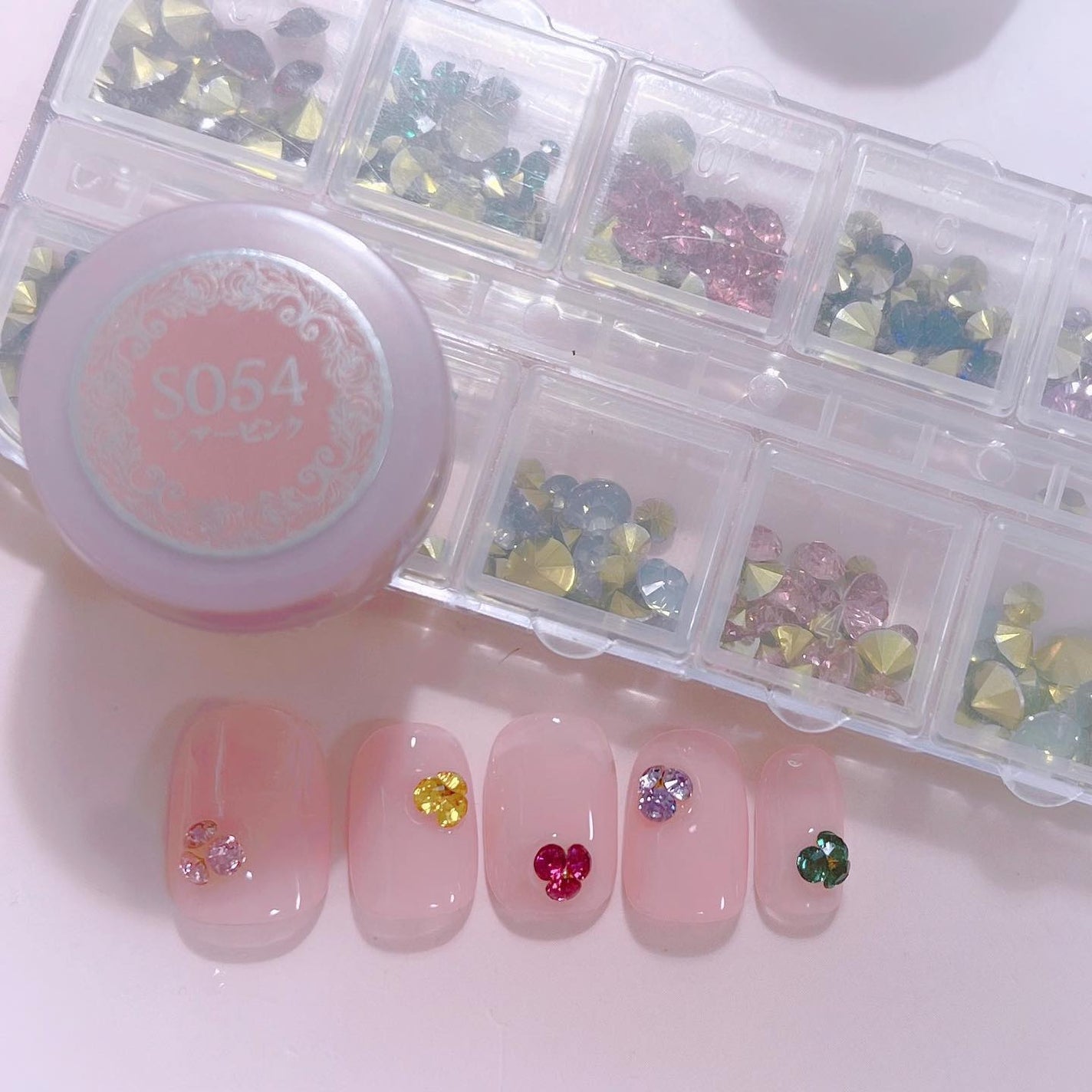 なかやまちえこ on LIPS 「カラフル🌈365日ネイル313日め以前お客様に施術したネイルの..」(2枚目)