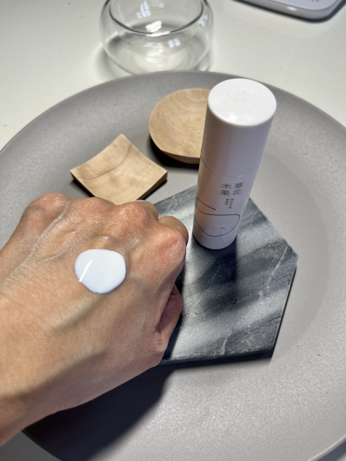 美白日中用美容液/草花木果/美容液 by ミヤ