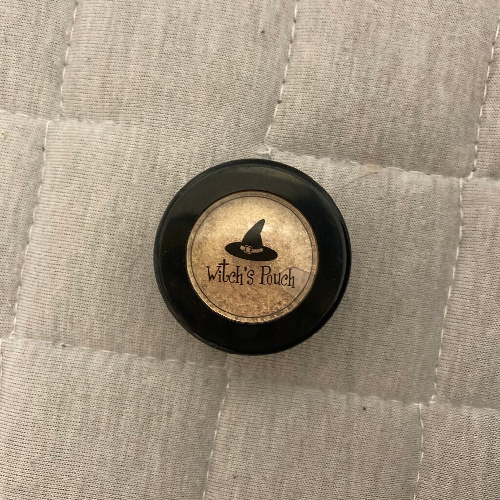 #Miyu on LIPS 「今回は、witch'spouchの単色アイシャドウをレビューし..」(2枚目)